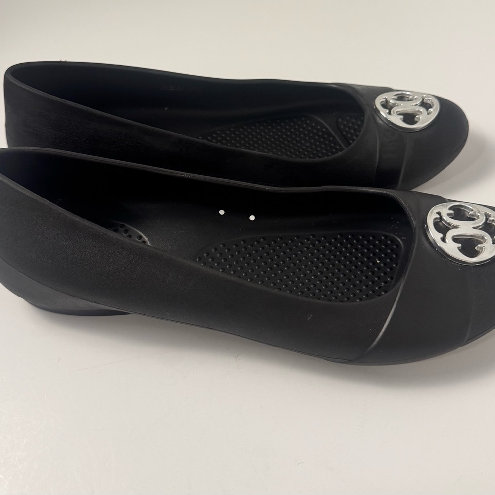 CROCS Giana Black Flats with Silver Emblem Women’s 10 EUC - Picture 4 of 5